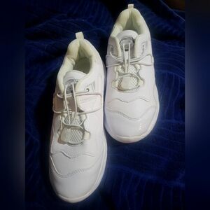 One sz.6 big girls and one size 11.5 toddler unbranded white sneakers. New nobox